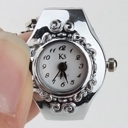 женщин сплава аналоговые часы, кольцо с зерном леопарда (разных цветов)