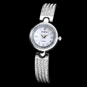 женская круглый циферблат алмазов стальной ленты кварцевые аналоговые часы браслет (разные цвета)