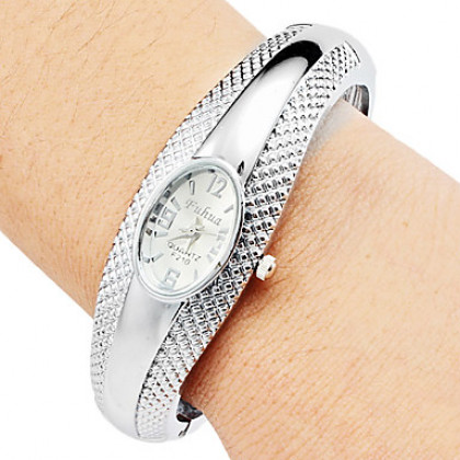 Женские кварцевые аналоговые браслет-часы в повседневном стиле. Цвета в ассортименте.
