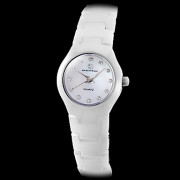 Женские кварцевые наручные часы на керамическом ремешке белого или цвета айвори. Циферблат украшен камешками